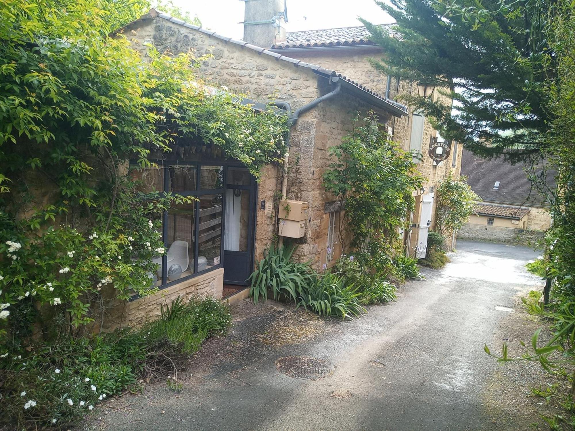 Chambre Du Sabotier - Studio Troglodytique - A 100 M Baignade En Riviere - Location De Canoe - Circuits Cyclo - Aire De Pique-Nique - 3 Restaurants Castelnaud La Chapelle Exteriör bild